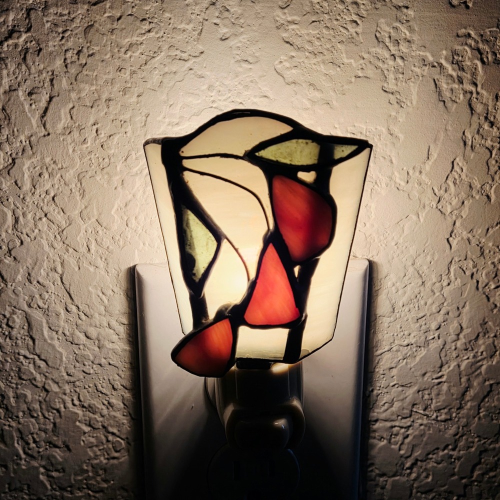 Vintage Tiffany Style Stained Glass Floral Plug In Night Light Cream Red Green